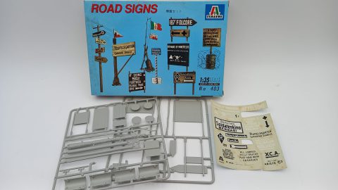 Italeri Road Signs 1/35, decals rovinate ed incomplete