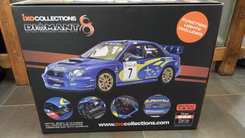 IXO Subaru Impreza WRC 2003 1/8, kit composto da 859 parti, con impianto luci