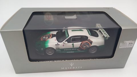 IXO Maserati Grandsport Trofeo 2006 1/43, confezione lievemente usurata