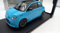 IXO Fiat Abarth 500e 2024 1/18 - scala 1:18