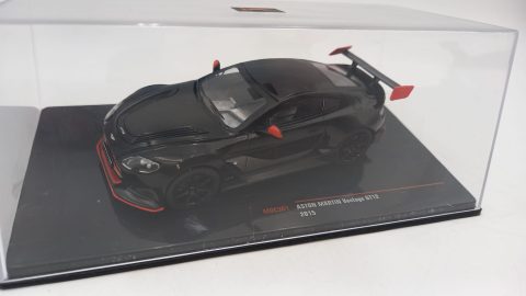 IXO Aston Martin Vantage GT12 2015 1/43, senza scatola originale, teca lievemente segnata