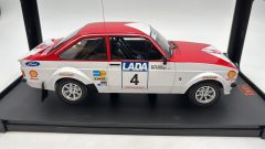 Ixo Ford Escort MK II RS 1800 Rally 1000 Lakes 1977 1/18 - foto 4