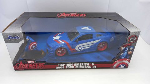 Jada Toys Captain America e Ford Mustang GT 2006 1/24