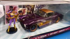 Jada Batgirl e Chevrolet Corvette 1957 1/24 - scala 1:24