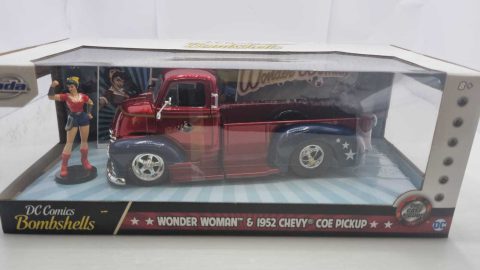 Jada Toys Wonder Woman 1952 Chevy Coe Pockup 1/24 scatola rotta