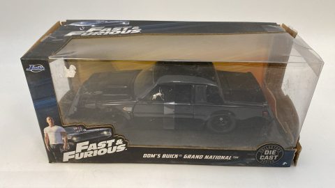 Jada Toys Dom's Buick Grand National 1/24 Fast and Furious, scatola con segni di usura