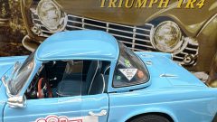 Jadi Triumph TR4 1/18, Scatola lievemente usurata - foto 3