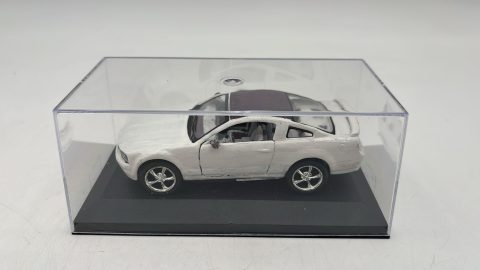 Kinsmart Ford Mustang GT 2006 1/38 riverniciata, vernice rovinata, senza scatola originale