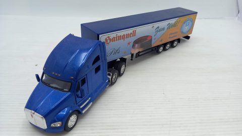 Kinsmart Kenworth T700 1/68, qualche piccolo segno ma ottime condizioni