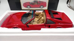 KK Scale Ferrari 308 GTS Magnum P.I. 1982 1/12 - foto 3