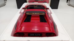 KK Scale Ferrari 308 GTS Magnum P.I. 1982 1/12 - foto 4
