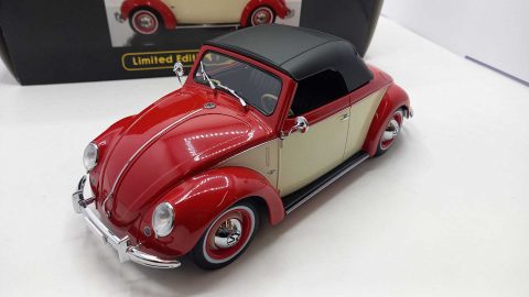 KK Scale Volkswagen Beetle Cabriolet 1949 1/18, scatola lievemente usurata