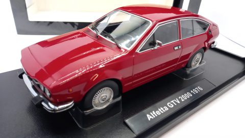 KK Scale Alfa Romeo Alfetta GTV 2000 1976 1/18
