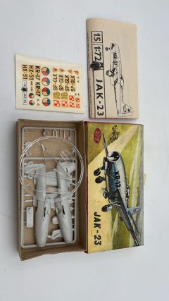 Kovozávody ProstÄ›jov JAK-23 1/72 kit di montaggio aereo militare - scala 1:72