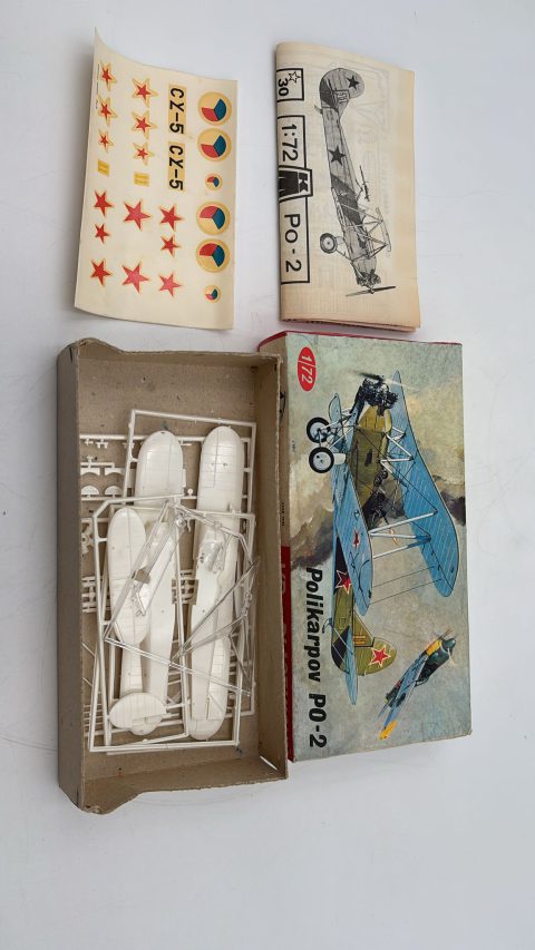 Kovozávody ProstÄ›jov Polikarpov PO-2 1/72 kit di montaggio aereo militare