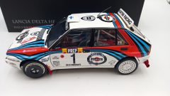 Kyosho Lancia Delta HF Evo 2 rally Monte Carlo 1/18, confezione lievemente usurata - foto 3