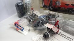Kyosho Ferrari 250 GTO 1/10, meccanica completa di motore, nuova ancora da assemblare, con carrozzeria da verniciare, senza parte elettronica - foto 5