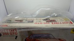 Kyosho Ferrari 250 GTO 1/10, meccanica completa di motore, nuova ancora da assemblare, con carrozzeria da verniciare, senza parte elettronica - foto 4