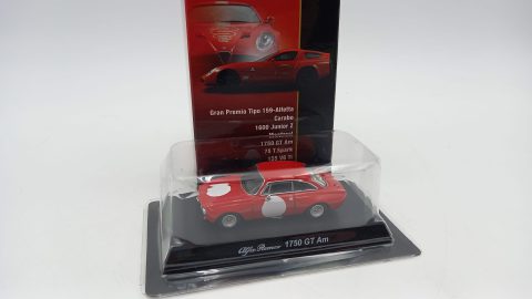 Kyosho Alfa Romeo 1750 GT Am 1/64