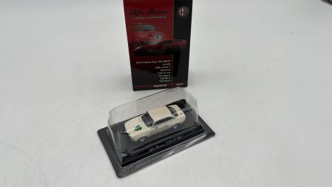 Kyosho Alfa Romeo 1750 GT Am bianca 1/64