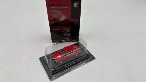 Kyosho Alfa Romeo 1750 GT Am 1/64