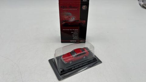 Kyosho Alfa Romeo 1600 Junior Z rosso 1/64