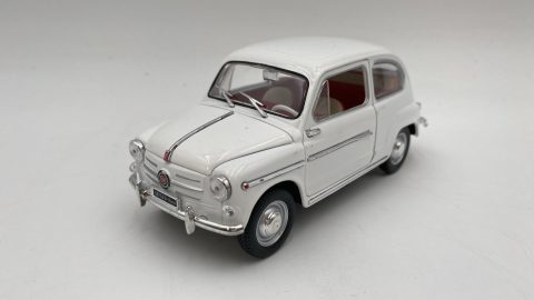 Leo models fiat 600D 1960 1/24  senza scatola originale