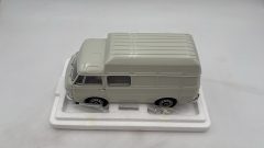 Laudoracing Alfa Romeo F12 Autocarro 1967 1/18 - foto 4