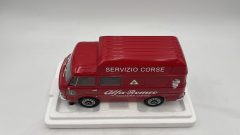 Laudoracing Alfa Romeo F12 Servizio Corse 1967 1/18 - foto 4