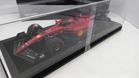 Looksmart Ferrari F1-75 C. Leclerc winner Bahrain GP 2022 1/18