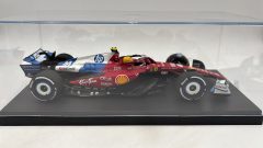Looksmart Ferrari SF-25 Lewis Hamilton Miami GP 2025 1/18 in teca sostitutiva, completo di scatola e basetta originali - foto 4