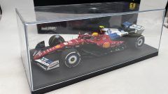 Looksmart Ferrari SF-25 Lewis Hamilton Miami GP 2025 1/18 in teca sostitutiva, completo di scatola e basetta originali - sca?