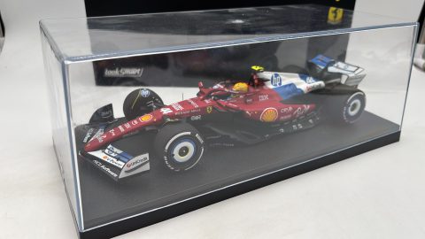 Looksmart Ferrari SF-25 Lewis Hamilton Miami GP 2025 1/18 in teca sostitutiva, completo di scatola e basetta originali
