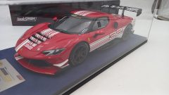 Looksmart Ferrari 296 GT3 Challenge Launch Version 1/18 - scala 1:18