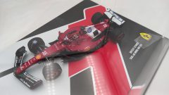 Looksmart Ferrari SF-25 Charles Leclerc Abu Dhabi GP 1/43 con replica casco 1/5 - foto 2