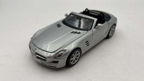 Maisto Mercedes-Benz SLS AMG Roadster 1/24 senza scatola originale
