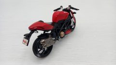 Maisto Ducati Streetfighter S 2010 1/18, senza scatola originale - foto 2
