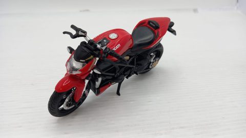 Maisto Ducati Streetfighter S 2010 1/18, senza scatola originale