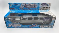 Maisto Lincoln Navigator Limo 1/24, alcuni segni sulla vernice - scala 1:24