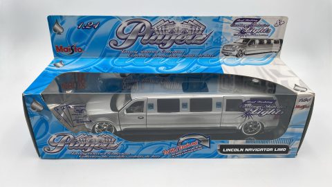 Maisto Lincoln Navigator Limo 1/24, alcuni segni sulla vernice