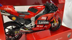 Maisto Ducati Desmosedici GP 2024 N.1 Bagnaia Team Lenovo 1/6 - foto 3