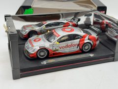 Maisto Mercedes-Benz CLK AMG Vodafone 2002 1/18, Scatola Molto rovinata - scala 1:18