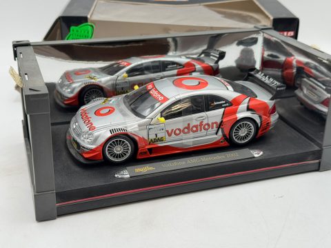 Maisto Mercedes-Benz CLK AMG Vodafone 2002 1/18, Scatola Molto rovinata