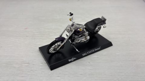Maisto Harley-Davidson FXSTD Deuce 2002 1/18 senza scatola originale
