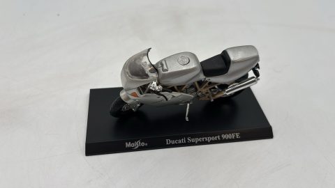 Maisto Ducati Supersport 900FE 1/24 senza scatola originale