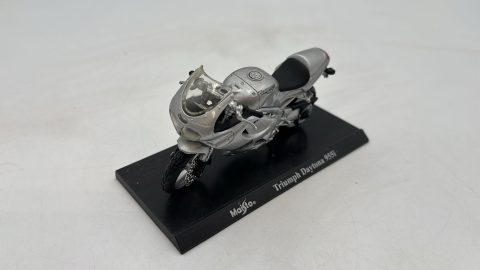 Maisto Triumph Daytona 955i 1/24 senza scatola originale