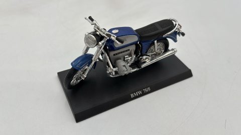 Maisto BMW 75/5 1/24 senza scatola originale