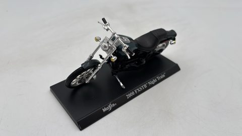 Harley-Davidson FXSTB Night Train 2000 1/18 senza scatola originale