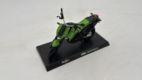 Maisto KTM 640 Duke II 1/24 senza scatola originale