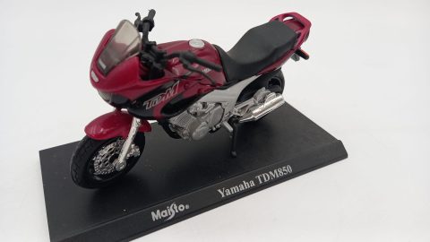 Maisto Yamaha TDM850 1/24, senza scatola originale